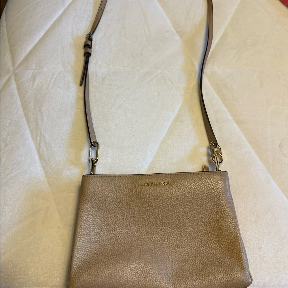 Michael Kors Trisha Beige Leather Crossbody Bag - Picture 1 of 11